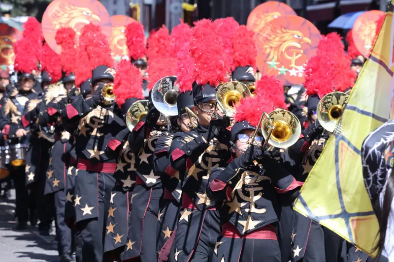 Puebla conmemora 215 años de Independencia con desfile cívico-militar; miles de familias disfrutan en ambiente de paz y orden
