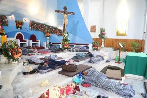 Gobierno estatal dota de alimentos, agua y medicamentos a centroamericanos de la Caravana Migrante