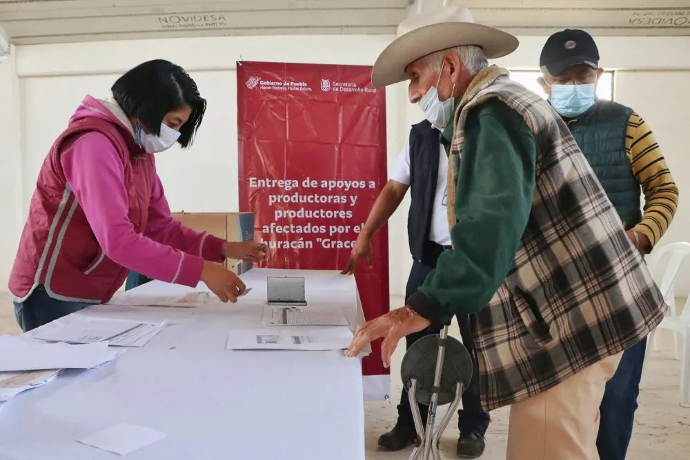 Entrega SDR indemnización a productores afectados por “Grace” en la región Chignahuapan