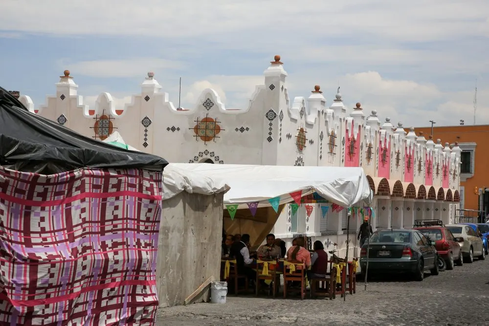 Amenazan locatarios del Mercado El Alto con ingresar al lugar si no terminan remodelación