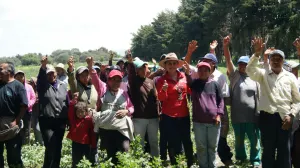 Reciben con porras y aplausos a Arely Ávila en Yehualtepec