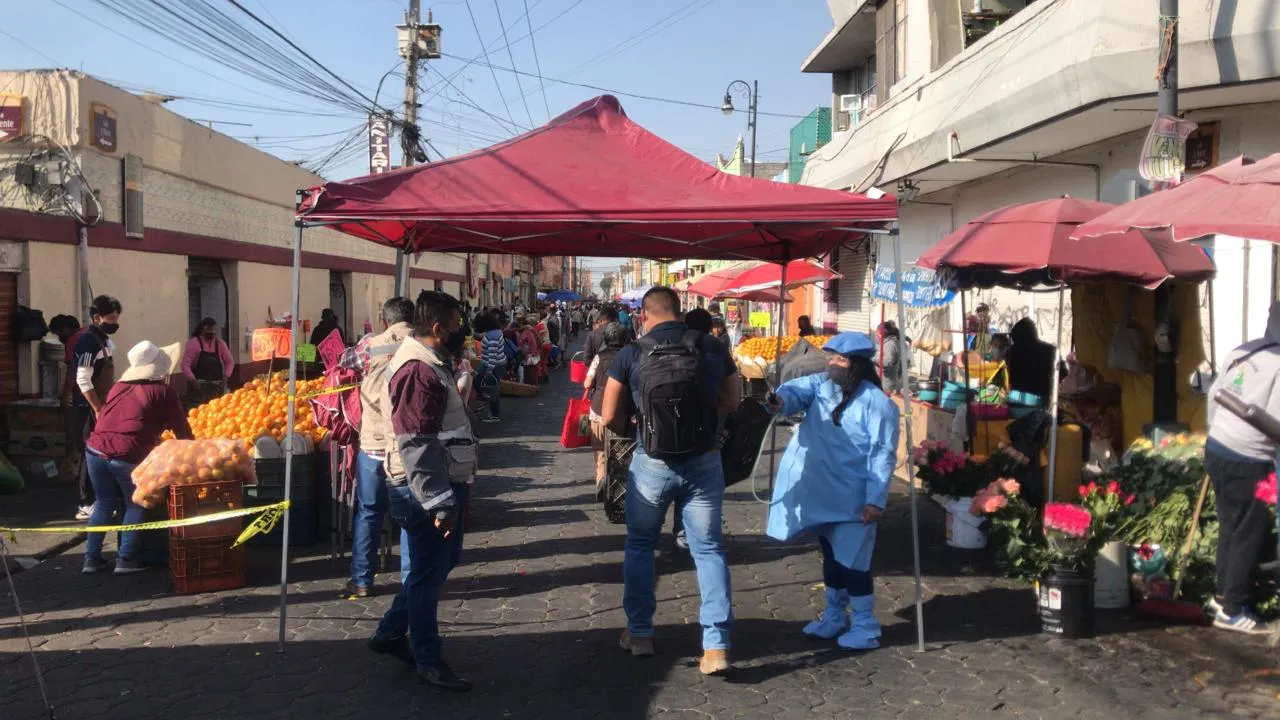 Instala Comuna capitalina filtro sanitario en inmediaciones de mercado 5 de Mayo