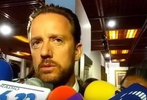 Banck evade cuestionamientos sobre permanencia de Santizo; dará a conocer 10 medidas urgentes