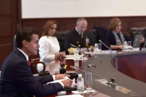 Pide Peña Nieto responsabilidad presupuestaria a su gabinete