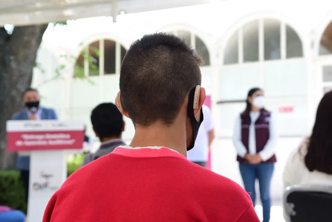 Ayuntamiento de Puebla realiza tercera entrega simbólica de aparatos auditivos 2021 