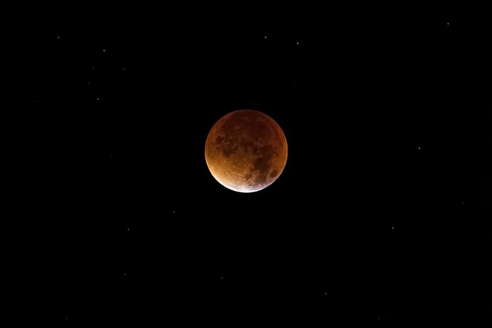 Eclipse lunar