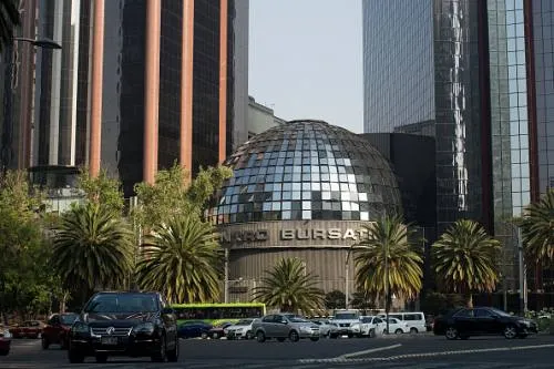 Bolsa Mexicana de Valores cae por acciones de mineras y Cemex