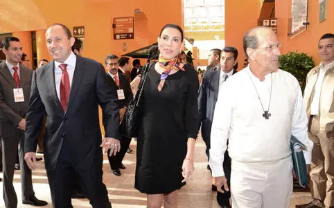 Diálogo y unidad, exhorta Manzanilla a Juan Carlos Espina