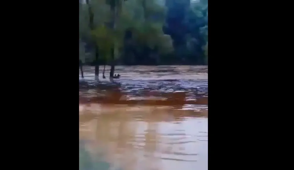 Ruptura de ducto de Pemex genera derrame de combustible en el río San Marcos, afectando a comunidades de Puebla y Veracruz