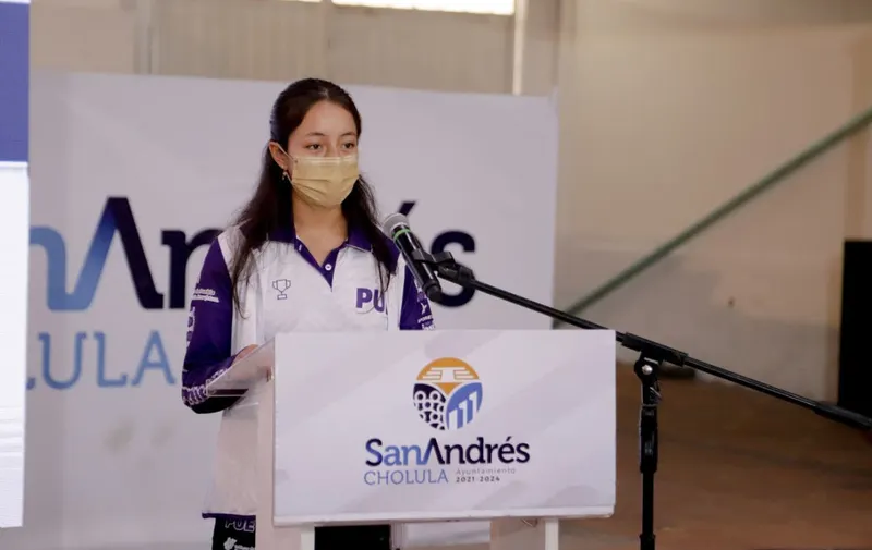 San Andrés entrega apoyos a estudiantes