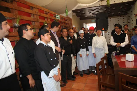 SMDIF e IP gradúan a integrantes de Taller de Gastronomía