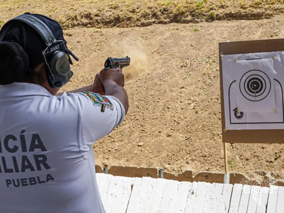 Fortalecen elementos de la Policía Auxiliar conocimientos en manejo de armamento