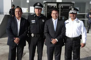 Reconocen a policías y elementos de vialidad en San Andrés