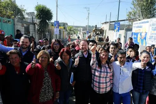 Vecinos de San José Xalpatla se benefician con nuevo alcantarillado y pavimentación