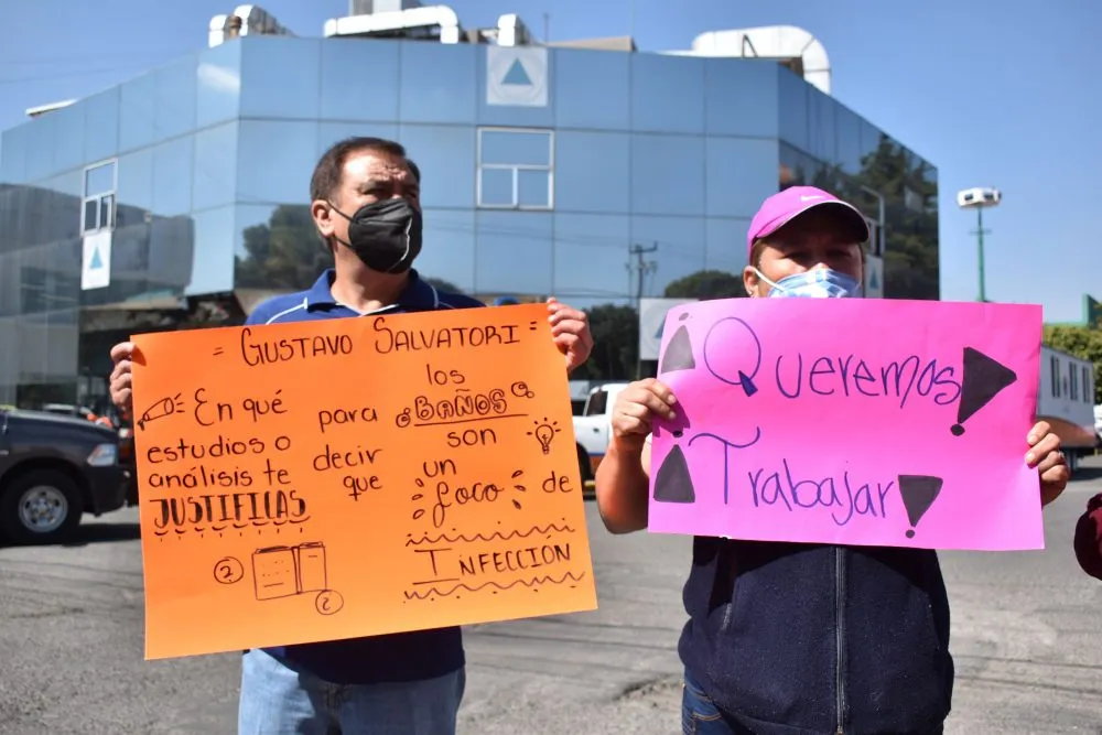 Bañeros de Puebla piden a las autoridades que les permitan trabajar