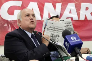 PAN manda gente desprestigiada para defenderse: Moreno Peña