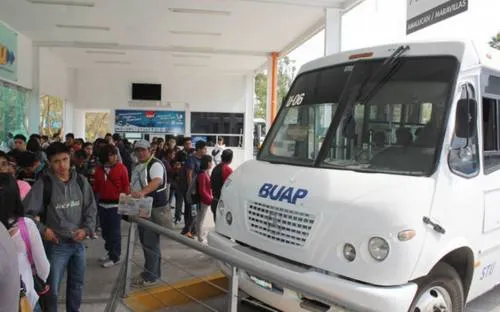 Atracan a estudiantes que viajaban en el transporte universitario de la BUAP