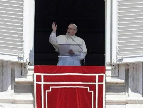 Que la violencia ciega del terrorismo no encuentre lugar en el mundo: Papa