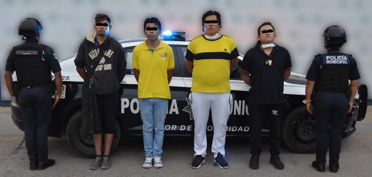 Detuvo policía municipal de Puebla a cuatro hombres por robo a transeúnte