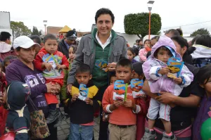Juguetes y Rosca de Reyes para cientos en San Pedro Cholula
