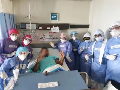 Personal del IMSS celebra cumpleaños a paciente con Covid-19