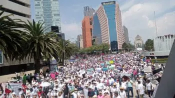 Tensión y enfrentamientos marcan marcha de respaldo a la SCJN frente a sede en CDMX