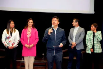 Eduardo Rivera se reúne con jóvenes para alertarlos sobre los riesgos de las adicciones
