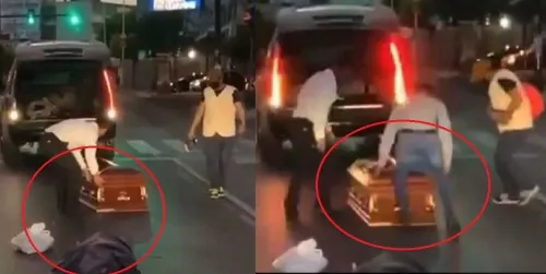 En pleno bulevar 5 de mayo, ataúd se sale de carroza fúnebre