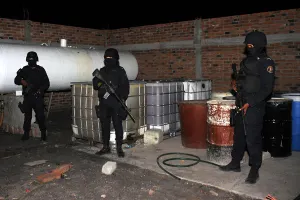 Se califica como legal la detención de policías por encubrimiento en robo de combustible
