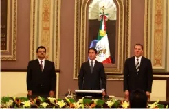 Acude Ejecutivo del Estado al Congreso para entregar Segundo Informe de Gobierno