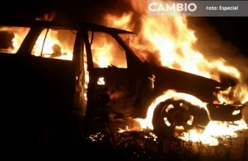 Riña deja una camioneta calcinada en Ocoyucan