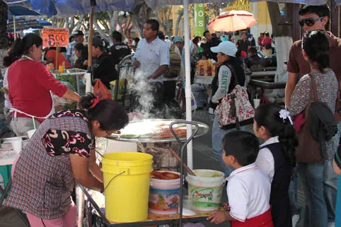 Comerciantes de Amozoc interpusieron queja ante CEDH por desalojo violento