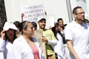 Galenos poblanos se suman al movimiento #YoSoyMédico17