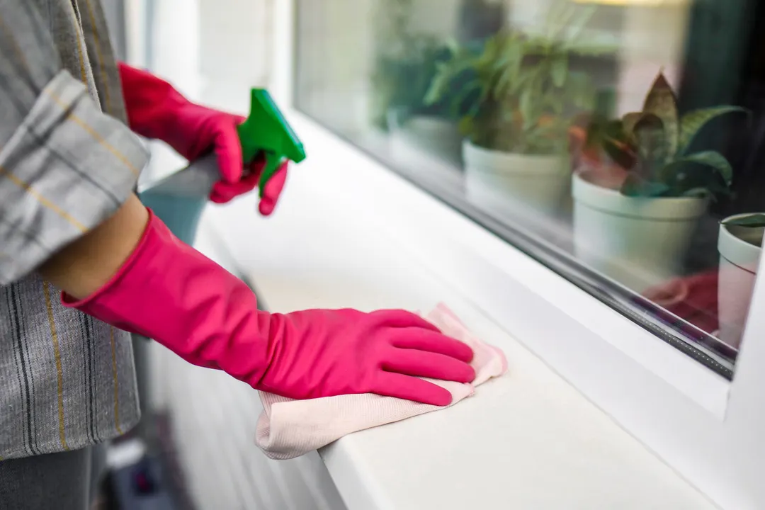 ¿Cuánto tiempo dedicamos a las tareas del hogar? Esta es la brecha entre mujeres y hombres en México
