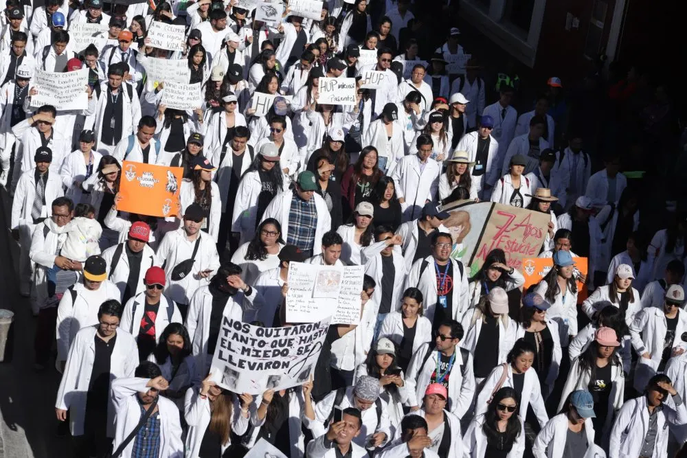 BUAP y UPAEP recuerdan con exposición virtual la “Mega Marcha Universitaria”