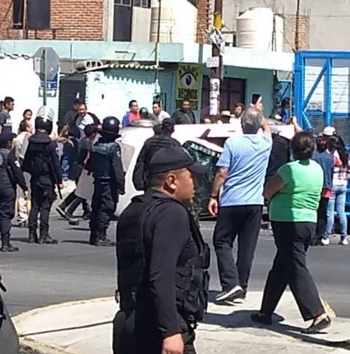 Enfrentamiento entre policías y vecinos que pretendían linchar a ladrones en Torrecillas