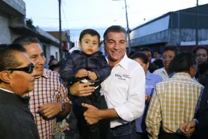 Tony Gali moderniza alumbrado público en Bosques de Manzanilla