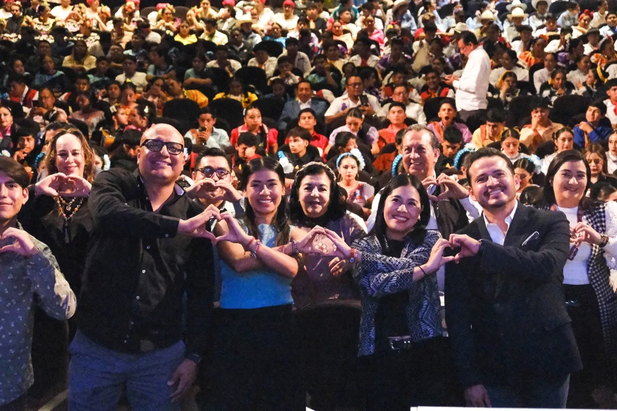 Juventudes de Puebla llevan la danza folclórica al escenario en concurso estatal