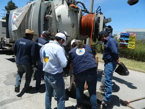 Cuautlancingo realiza trabajos de desazolve en la Avenida México-Puebla