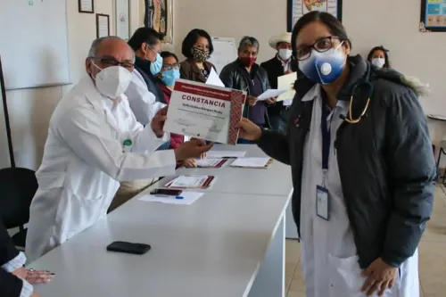 Personal médico del Hospital de Cuetzalan, capacitado para brindar atención en náhuatl