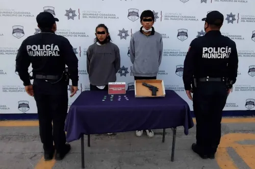 Detuvo policía municipal de Puebla a pareja dedicada al robo a transporte público