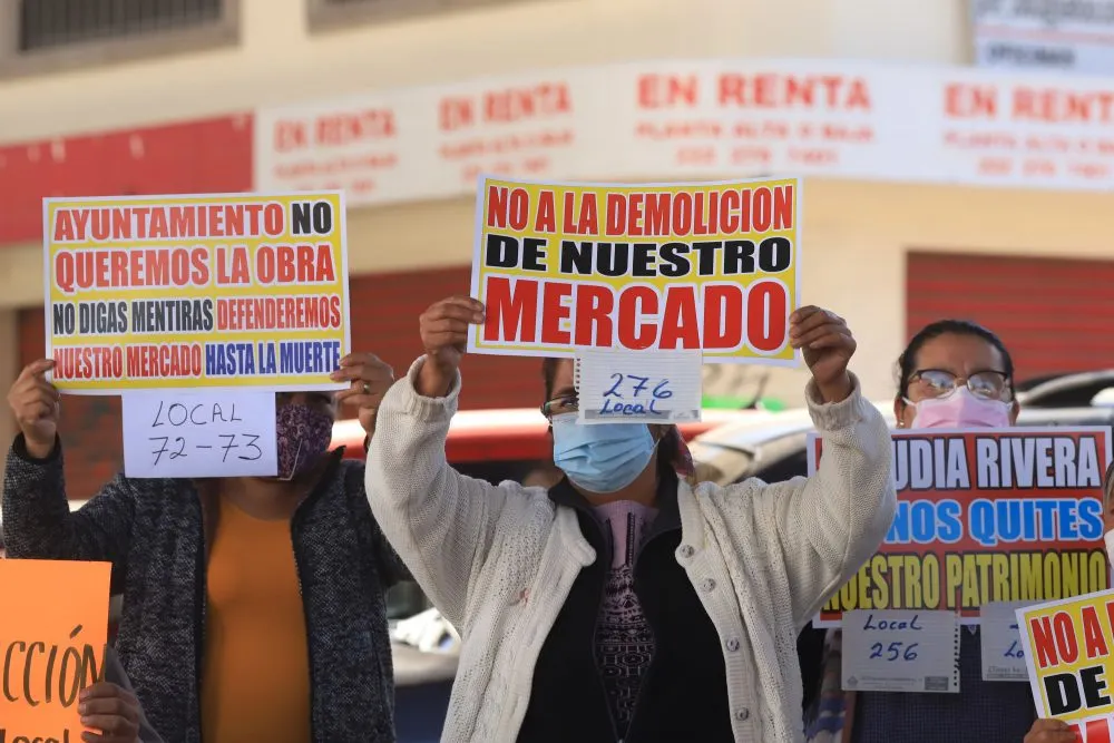 Comerciantes rechazan remodelación del Mercado de Amalucan