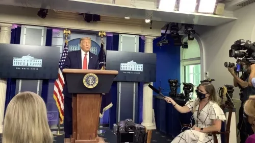 Servicio Secreto interrumpe en conferencia a Donald Trump por tiroteo afuera de la Casa Blanca