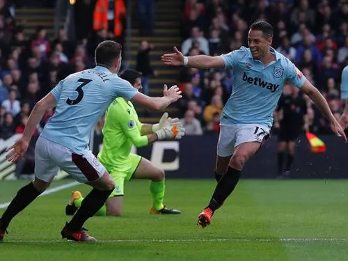 “Chicharito” se reencuentra con el gol; West Ham, empata