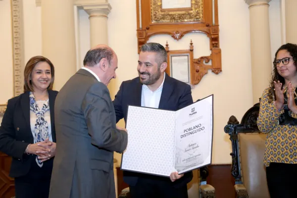 Ayuntamiento de Puebla reconoce a notarios como "Poblanos Distinguidos"