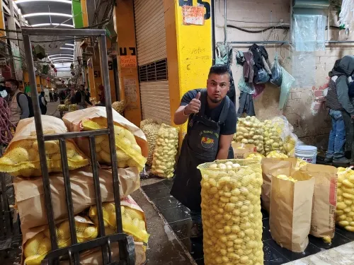 En Central de Abasto solo dejan de operar servicios complementarios