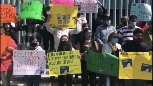 Se manifiestan en FGE familiares de hombre asesinado por mujer