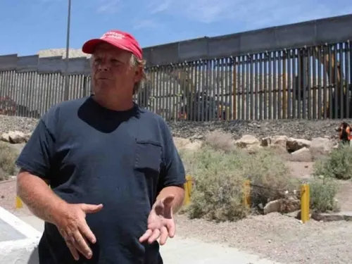 Hombre de 56 años construye su propio muro con México