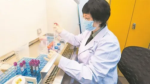 China aprueba patente de candidata a vacuna contra COVID-19