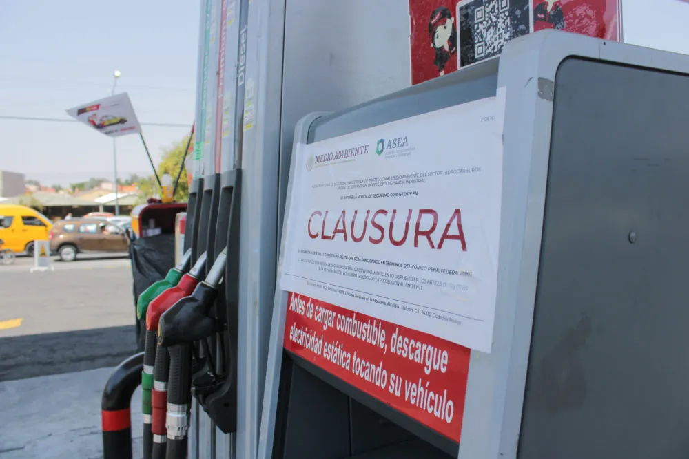 Profeco clausuró 10 gasolineras en Puebla por vender litros incompletos y combustible adulterado